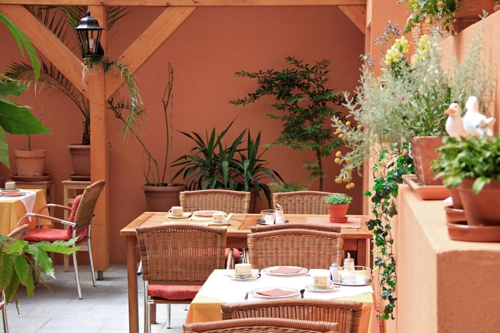אוברלינגן Hotel Zum Roemer מראה חיצוני תמונה