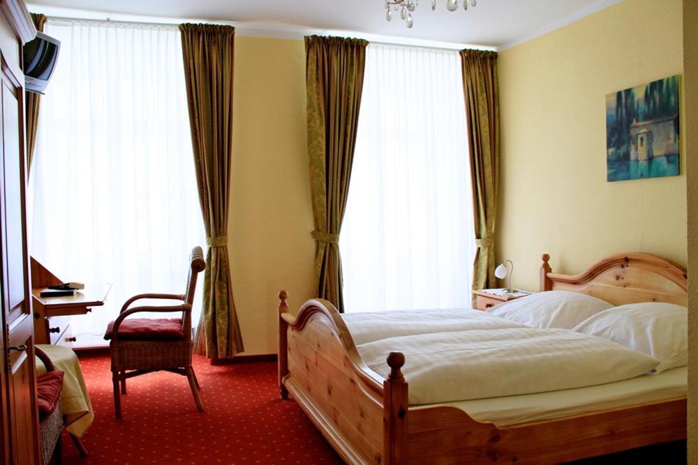 אוברלינגן Hotel Zum Roemer מראה חיצוני תמונה