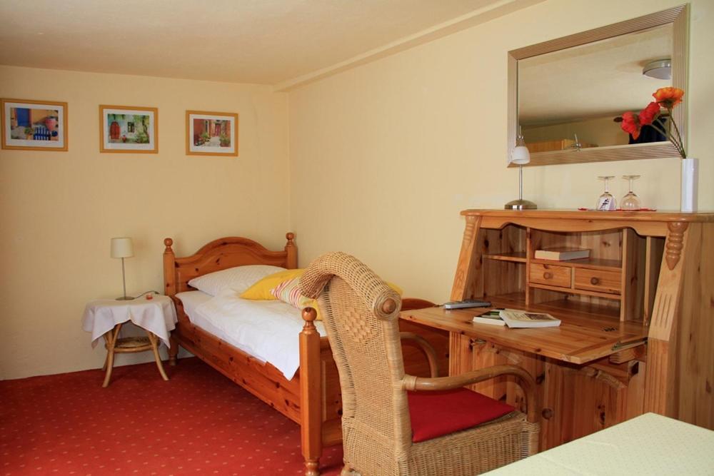 אוברלינגן Hotel Zum Roemer מראה חיצוני תמונה